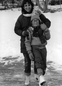 
                    Hillary Frank with her Mom on Nash's Pond in 1985.
                                            (Richard Frank)
                                        