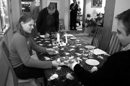 Obama field organizer Katie Malkin sits at the dinner table with reporter Kyle Gasiott at a pre-caucus event on December 13, 2007. The Willis' will be holding a democratic caucus at their home in Rockwell City, Iowa, January 3, 2008.
(Sarah Mercier)