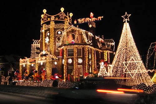 
                    Despite concerns raised about problems caused by the traffic that stops to see Dominic's home, Dominic refuses to hire a police detail, saying it's the police department's job -- not his.
                                            (Keith O'Brien)
                                        