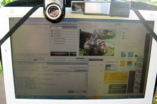 
                    This is what Jody Gnant's screen looks like. You can see reporter Rene Gutel taking the photo of the computer.
                                            (Rene Gutel)
                                        