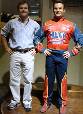 
                    Schroeder and Gordon again, Madame Tussaud's Wax Museum.
                                            (Wendy Mok)
                                        