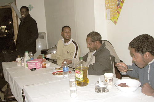 Somali taxi drivers dine on stew and bread and catch up on the news and talk of the day at Juba in Cleveland.
(Mhari Saito)