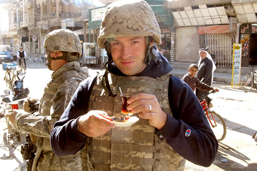 Reporter Adam Allington enjoys a tea break with a group of soldiers in downtown Ramadi.
(Sgt. Clyde Rhoads)