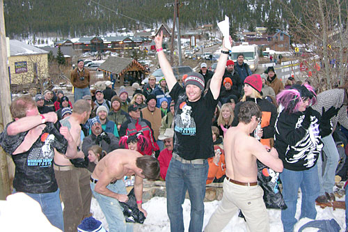 
                    Day two of Frozen Dead Guy Days wraps up with an outdoor "Frozen T-Shirt Contest" where the winner has to put on a rock-hard shirt.
                                            (Paul Labarile)
                                        