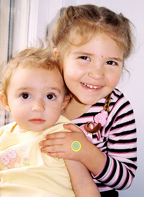 
                    Lillian at age 3 with her baby sister Charlotte.
                                            (Courtesy Scot Case)
                                        