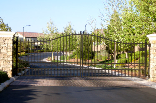 
                    The entry gate for San Niccolo has been broken several times over the last year.  Kids like to ram it for fun late at night.
                                            (Krissy Clark)
                                        