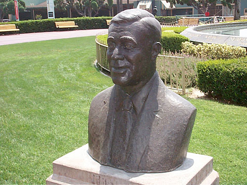 Joe Hernandez' bronze bust memorial celebrating his contributions to Santa Anita Park. The piece rests on the track's paddock gardens.
(Courtesy Caballo Press of Ann Arbor and Frank Hernandez. All rights reserved.)