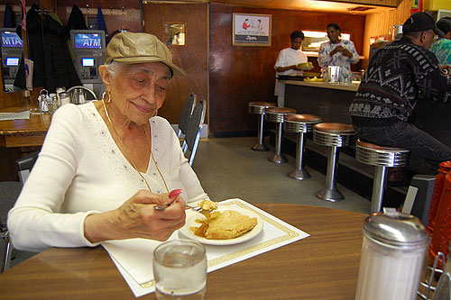 
                    Izola White, proprietor of Izola's Family Dining on 79th Street in Chicago.
                                            (Amy C. Evans)
                                        