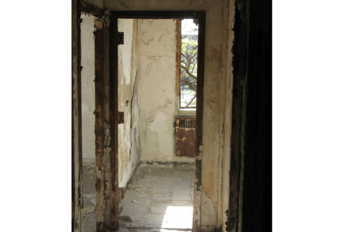 
                    Years of neglect and steam heat have left the Public Housing Museum with a big clean-up job.
                                            (Laurie Stern)
                                        