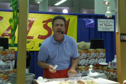 
                    Billy Newcomb doing what he does best: selling the "Kitchen Plus 2000."
                                            (Marc Sanchez)
                                        