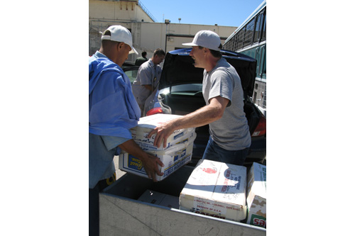 
                    Seiler loads his things into the parole officer's car.
                                            (Nancy Mullane)
                                        