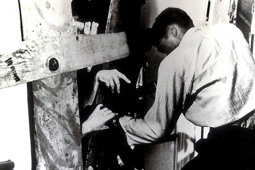 
                    Duane Jones fending off zombies as "Ben" in "Night of the Living Dead."
                                            (The Walter Reade Organization)
                                        