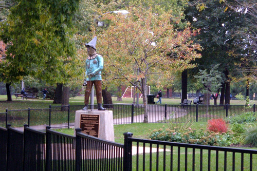 
                    The Scarecrow from "The Wizard of Oz" at Oz Park in Chicago.
                                            (Blair Chavis)
                                        